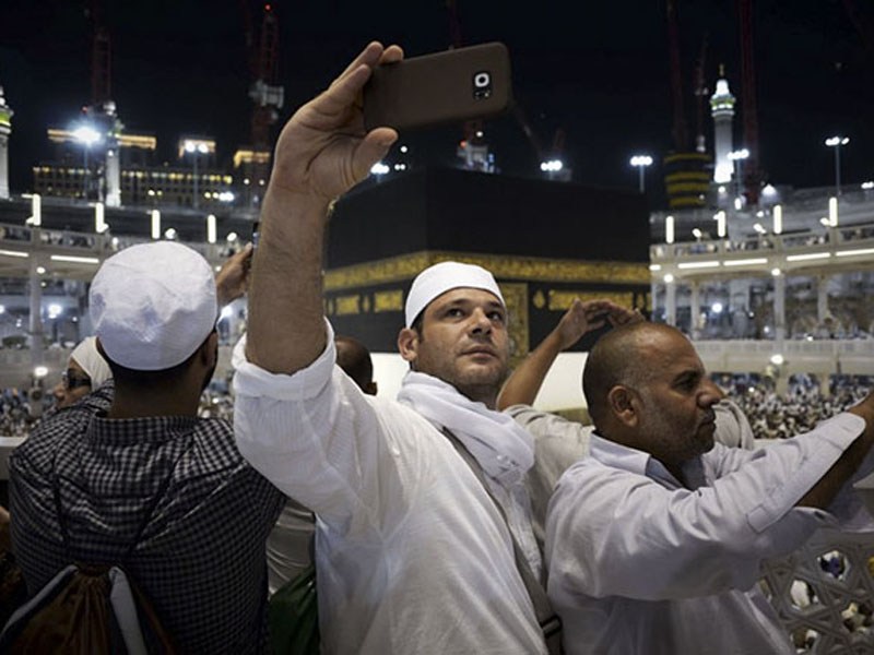 Arab Saudi Larang Selfie, Foto, Video di Masjidil Haram dan Masjid Nabawi